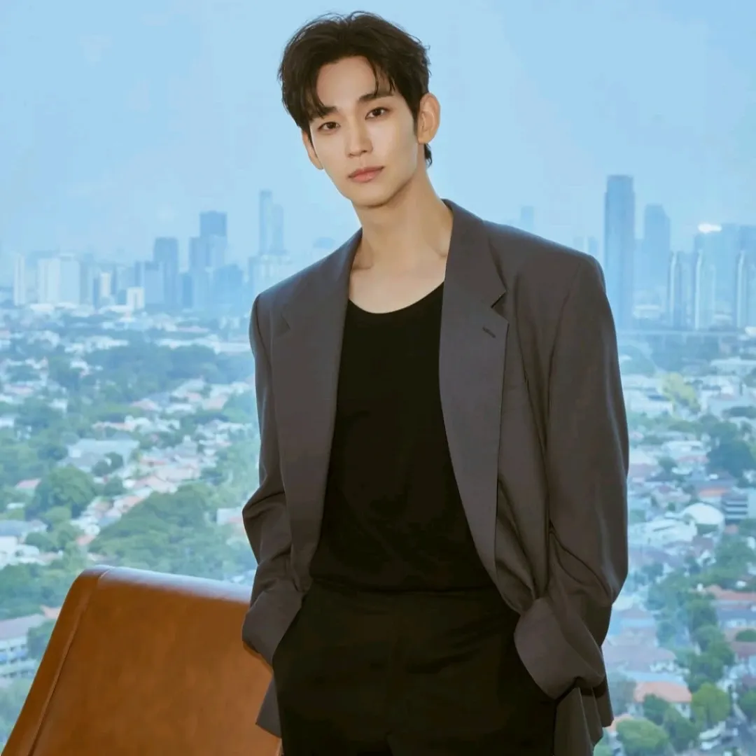 A moment captured by a fan of Kim Soohyun