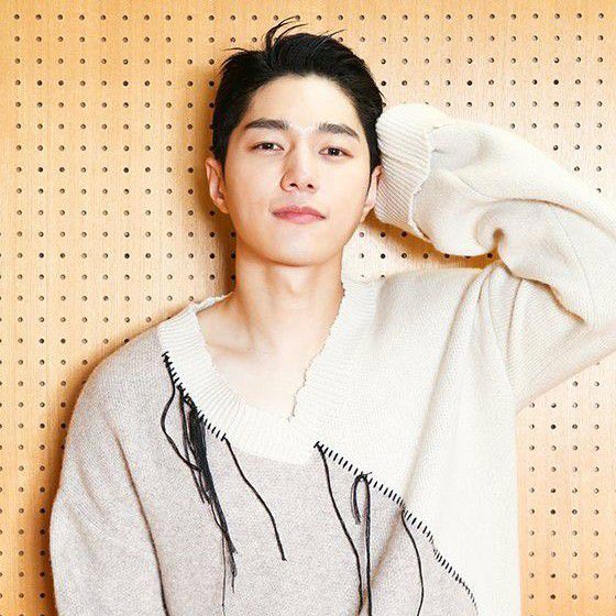 Latest photo of Kim Myungsoo (L)