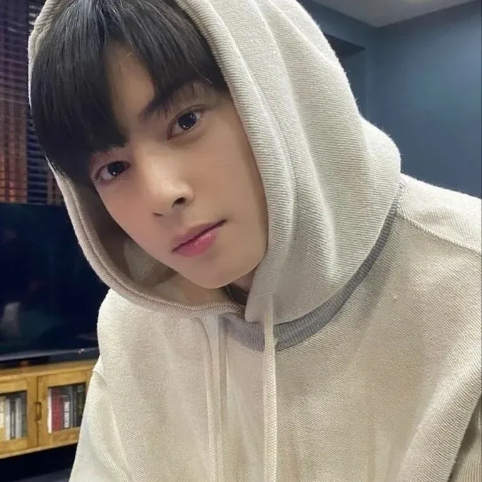 Latest photo of Cha Eunwoo