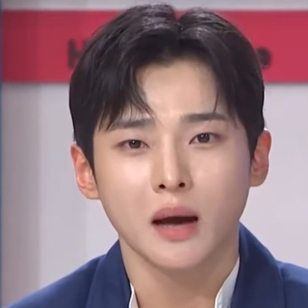 A moment captured by a fan of Seong Ri