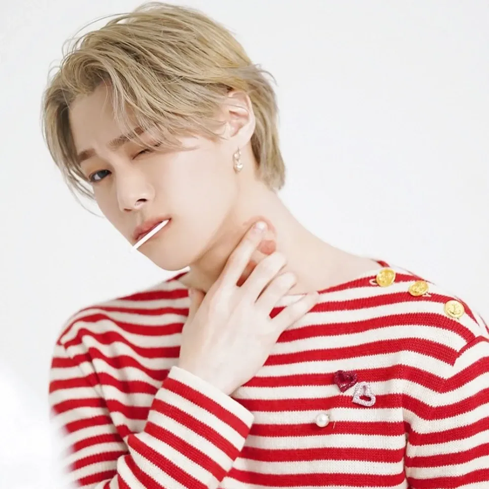 Behind-the-scenes cut of Cha Eunwoo