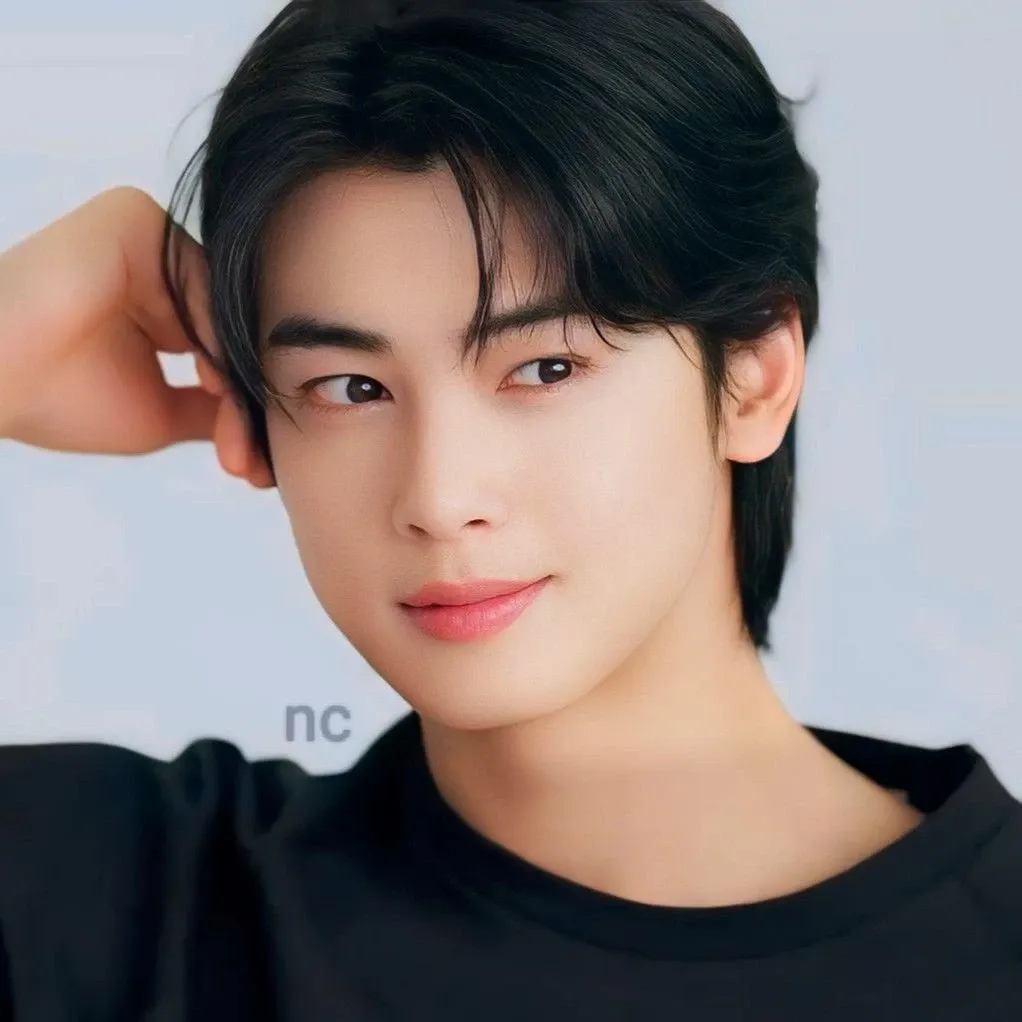 Recent activity shot of Cha Eunwoo
