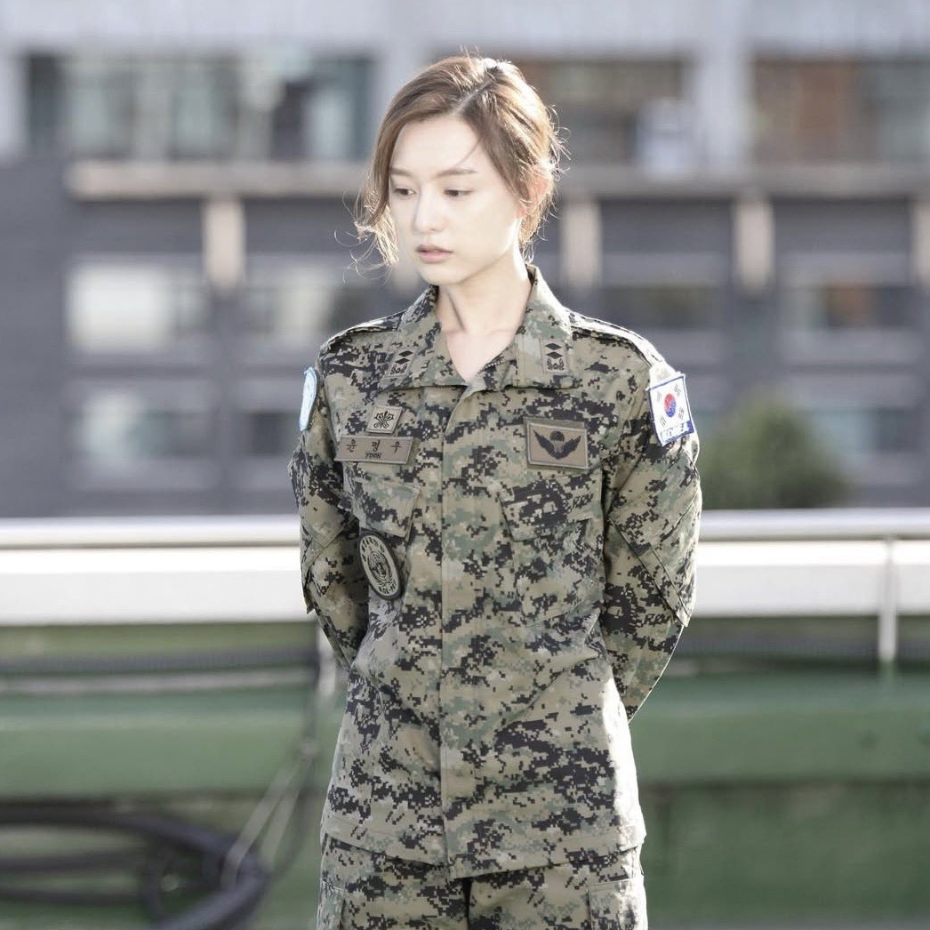 Behind-the-scenes cut of Kim Jiwon