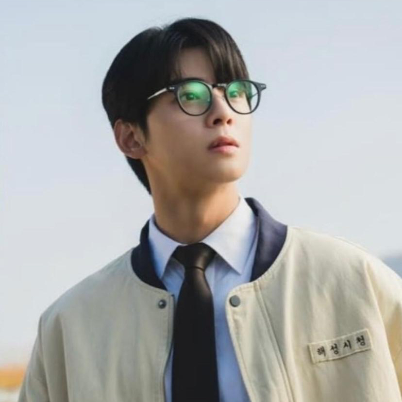 A moment captured by a fan of Cha Eunwoo