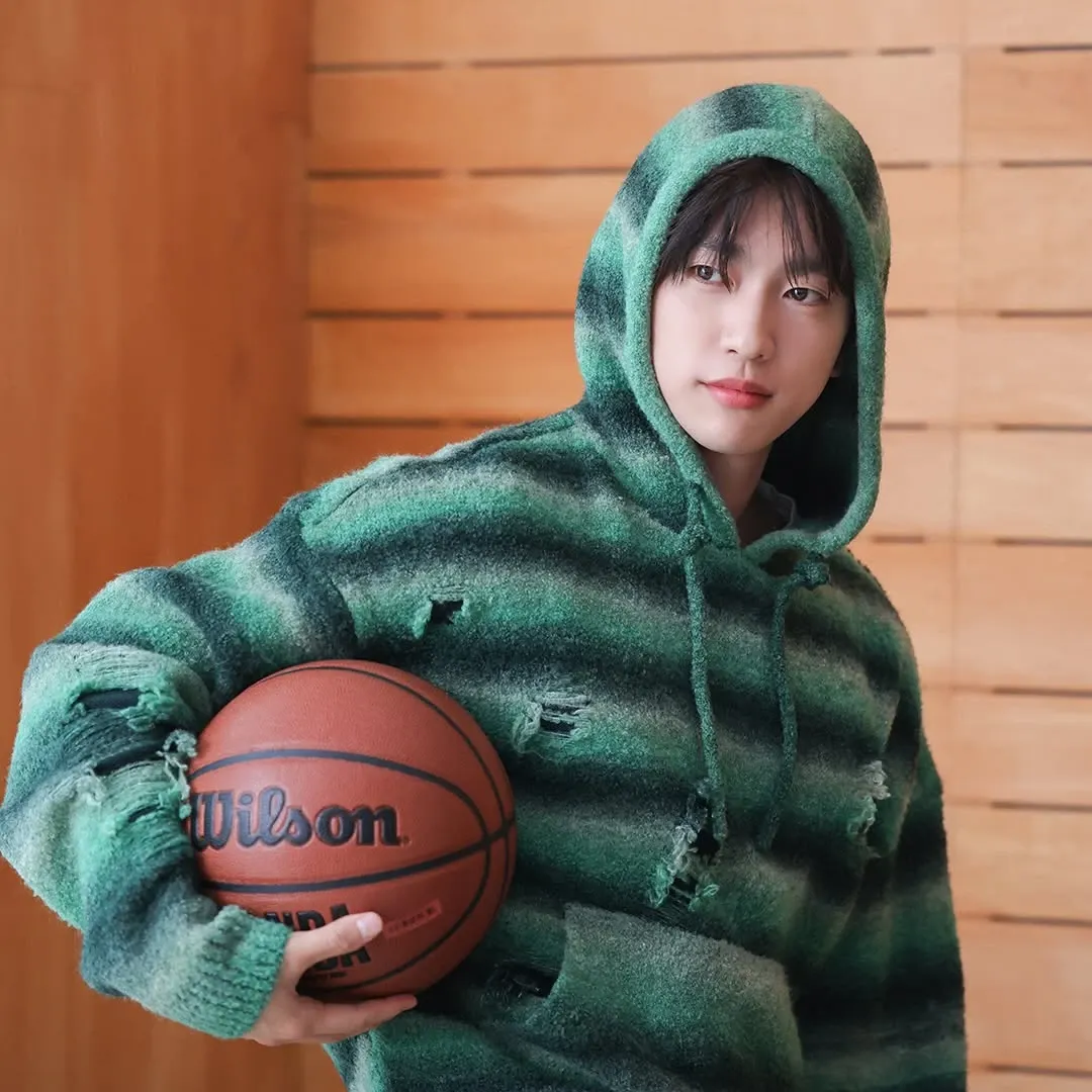 Behind-the-scenes cut of Park Jinyoung