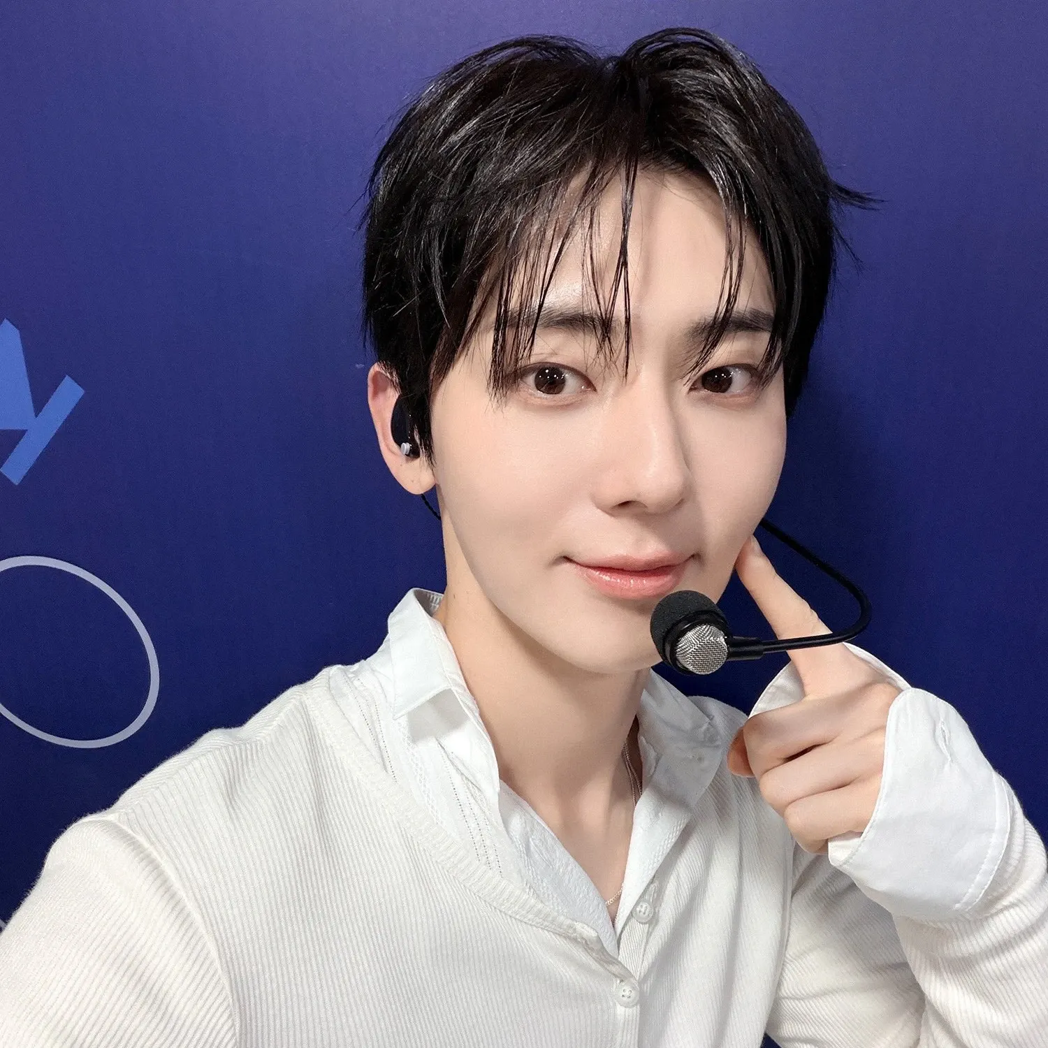 Behind-the-scenes cut of Hwang Minhyun