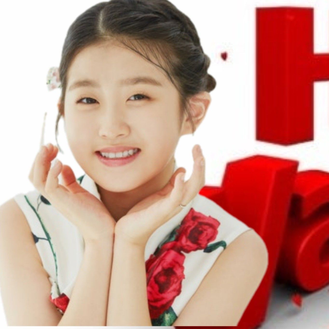 Behind-the-scenes cut of Yoon Yoonseo