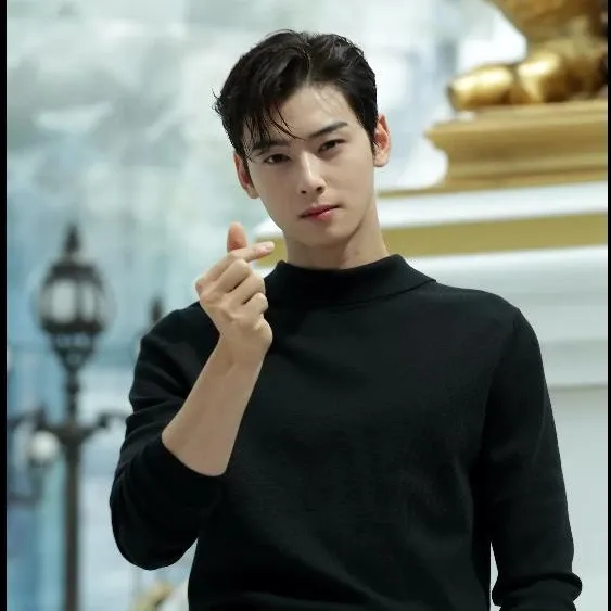 Latest photo of Cha Eunwoo