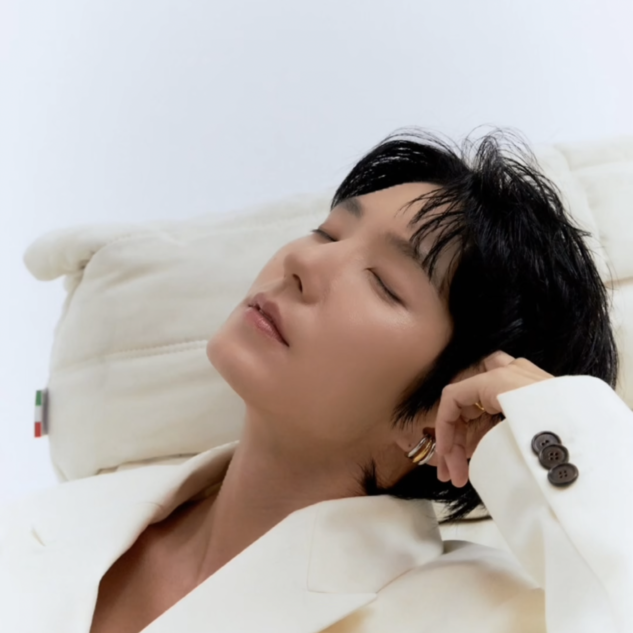 Behind-the-scenes cut of Lee Joongi