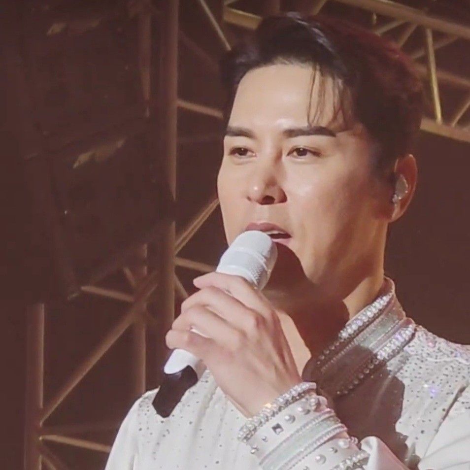 チャン・ミンホの最近の活動ショット