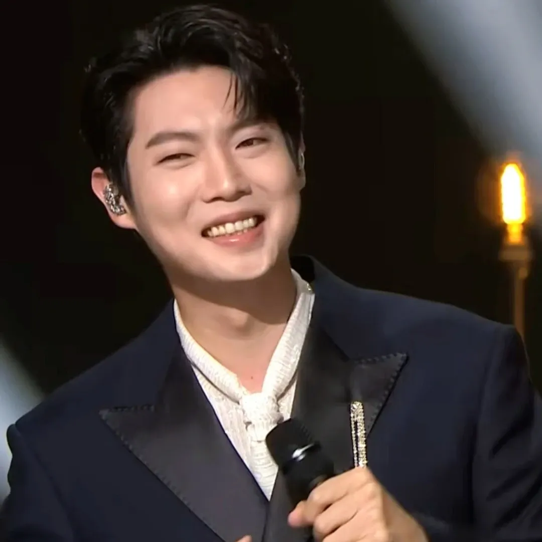 A moment captured by a fan of Son Taejin