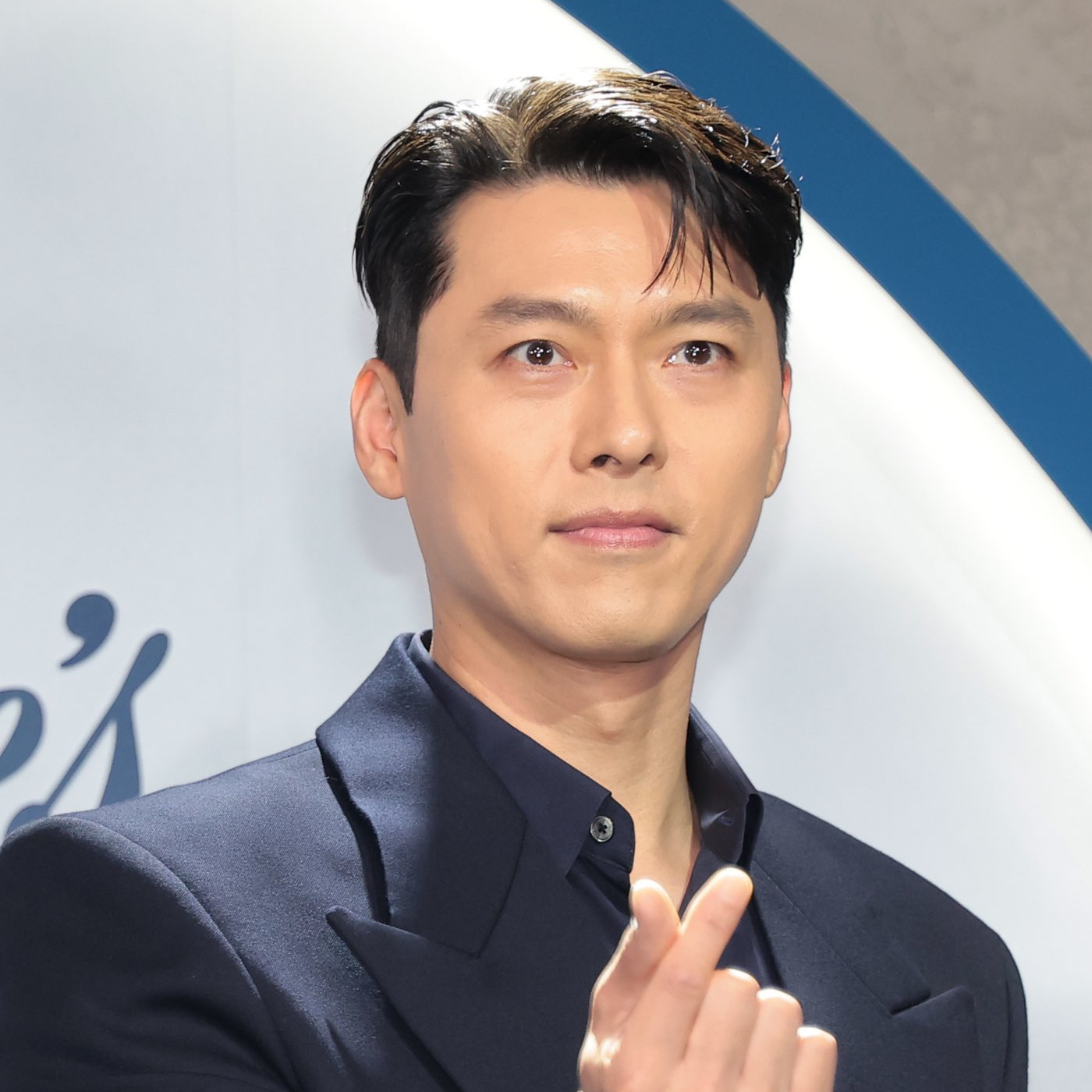 Cuplikan di balik layar dari Hyun Bin