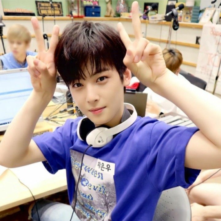 Behind-the-scenes cut of Cha Eunwoo