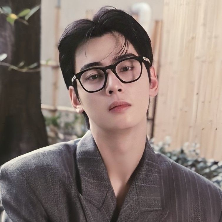 A moment captured by a fan of Cha Eunwoo