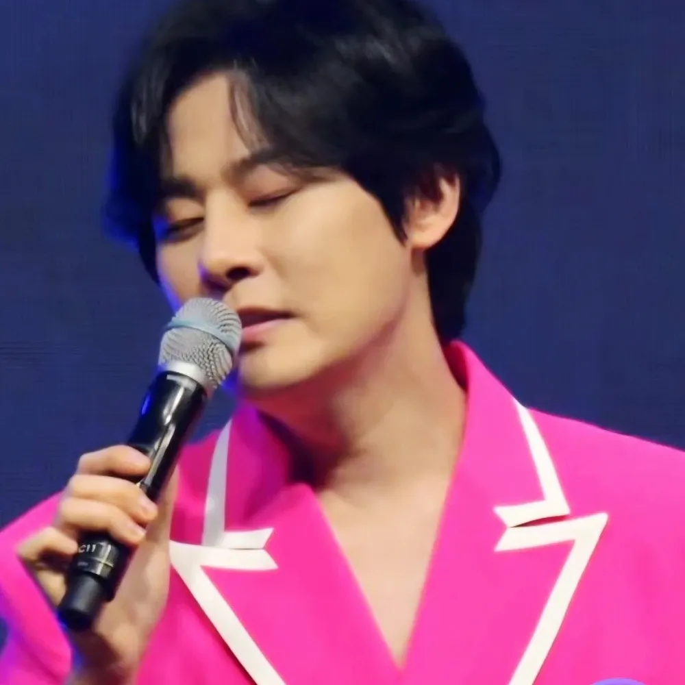 Behind-the-scenes cut of Kang Moonkyung