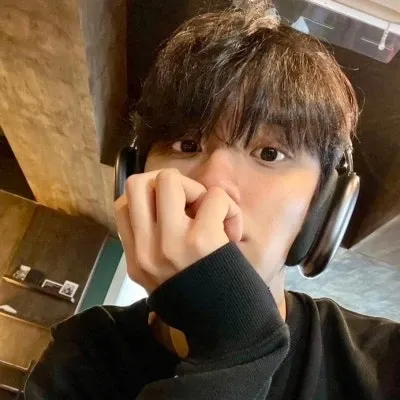 Behind-the-scenes cut of Kim Jaewon