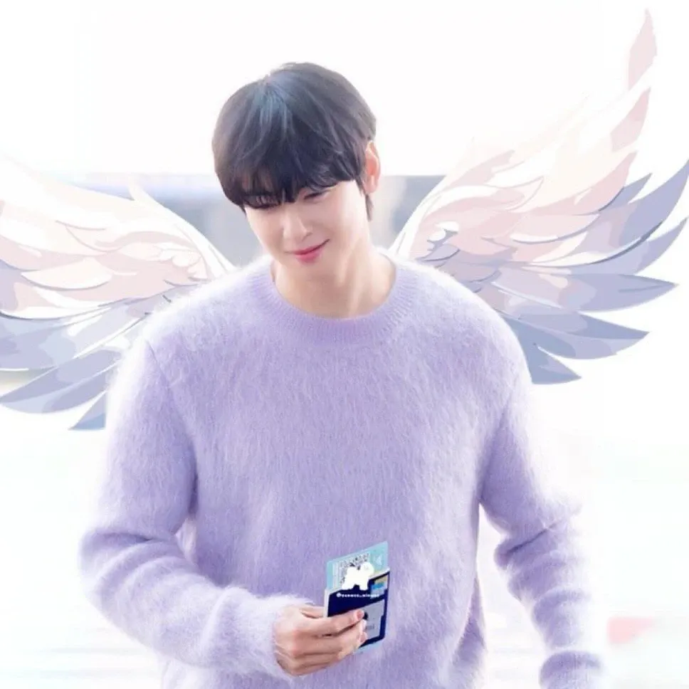 Behind-the-scenes cut of Cha Eunwoo