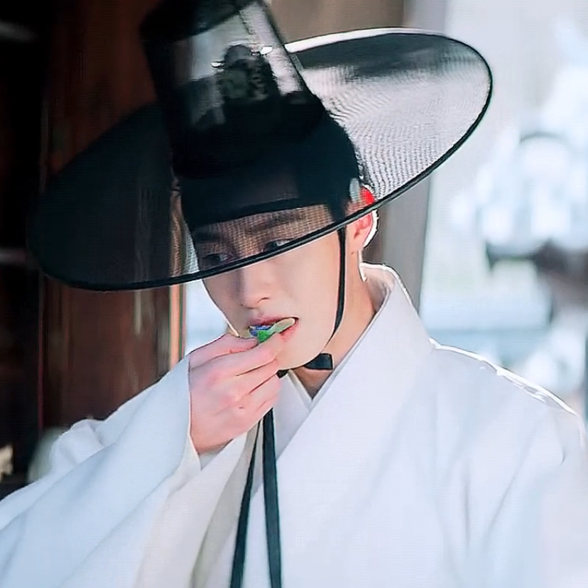 Behind-the-scenes cut of Lee Jaewook