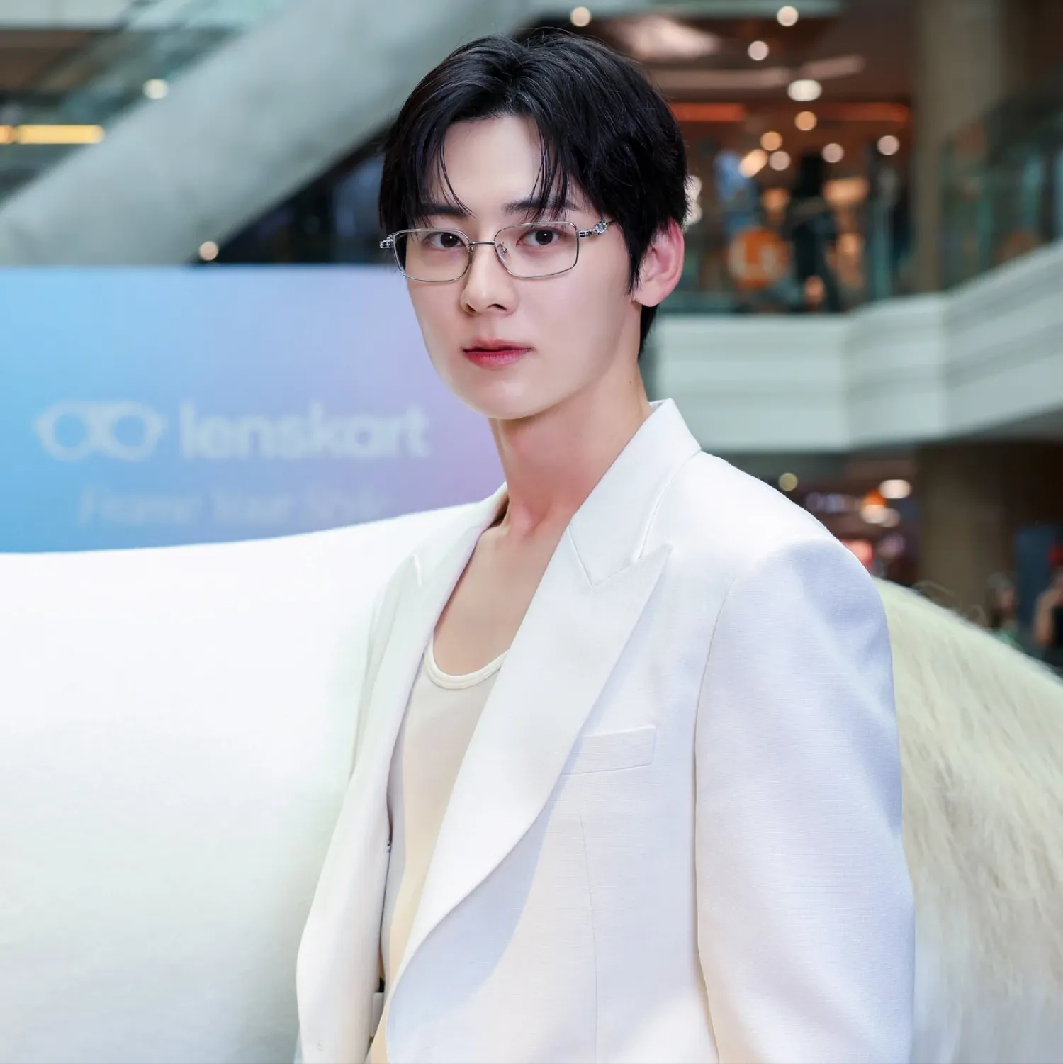 A moment captured by a fan of Hwang Minhyun