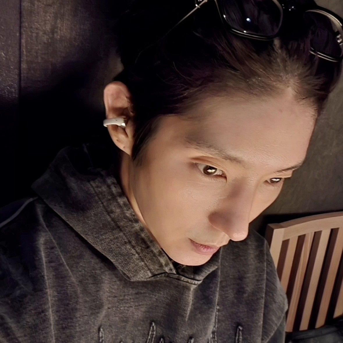 Behind-the-scenes cut of Lee Joongi