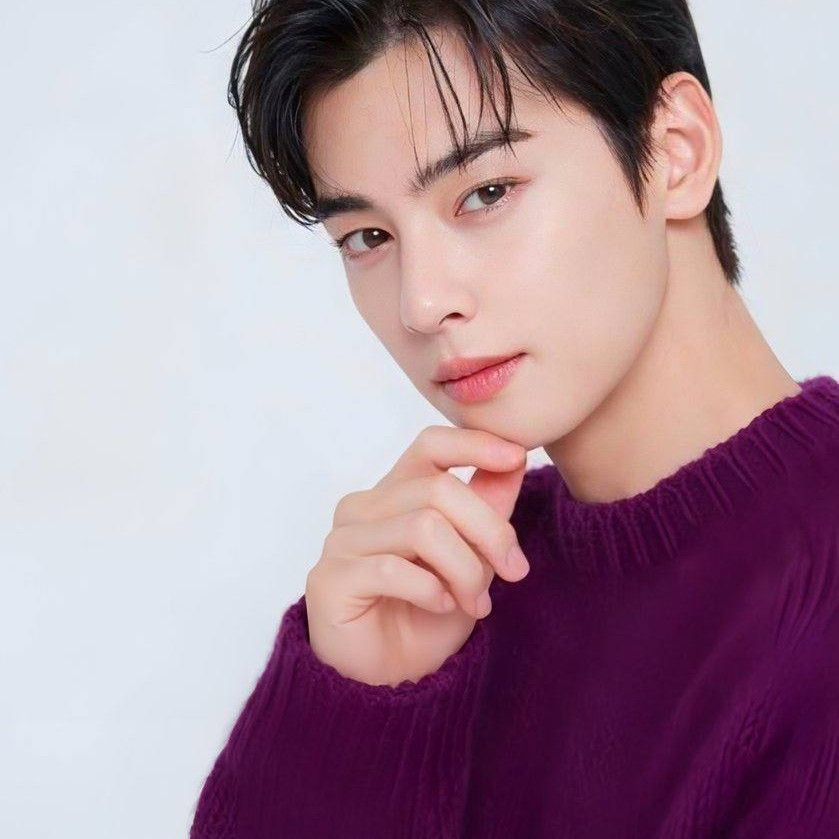 Recent activity shot of Cha Eunwoo