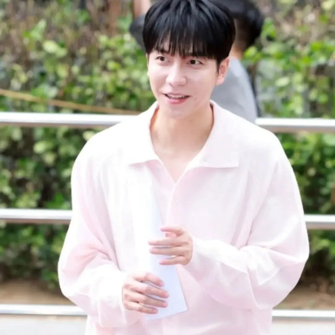 Foto kegiatan terbaru dari Lee Seunggi