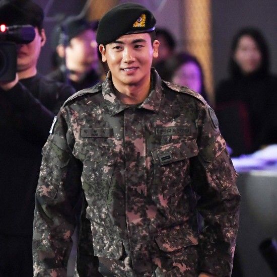 Behind-the-scenes cut of Park Hyungsik