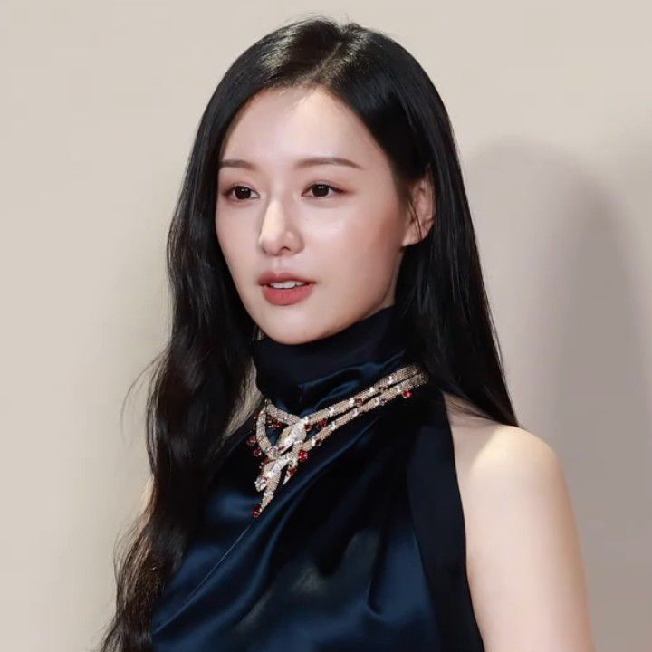 Behind-the-scenes cut of Kim Jiwon