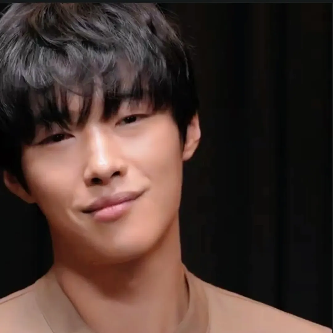 A moment captured by a fan of Woo Dohwan