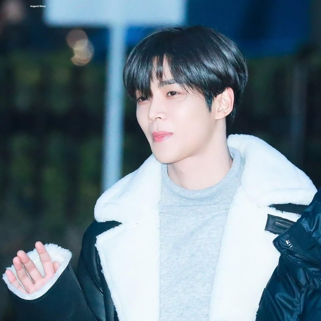 로운의 최신 사진