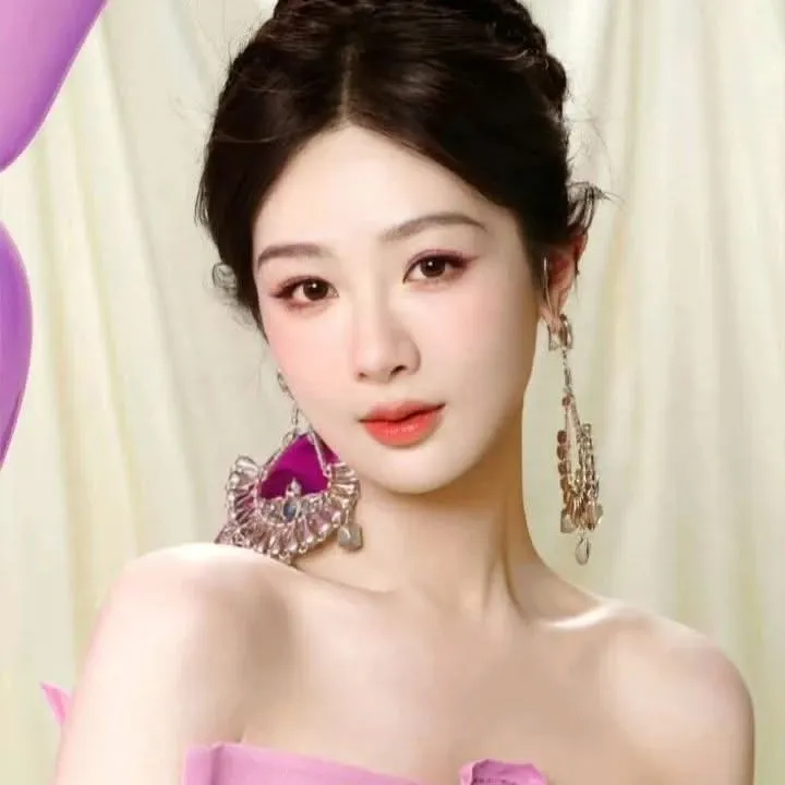 Recent activity shot of Yang Zi