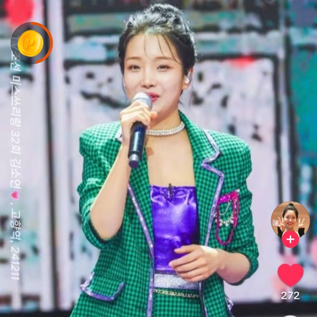 A moment captured by a fan of Kim Soyeon (2004)