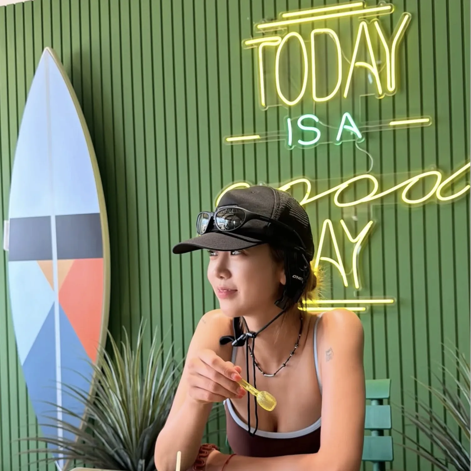 Behind-the-scenes cut of Kang Hyeyeon