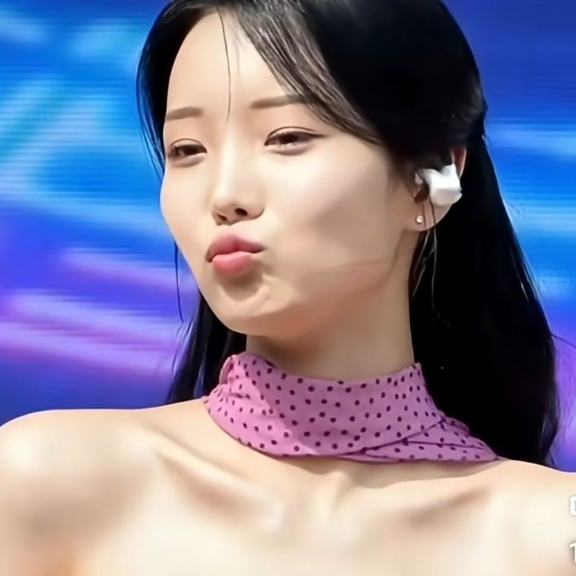 Behind-the-scenes cut of Kim Soyeon (2004)