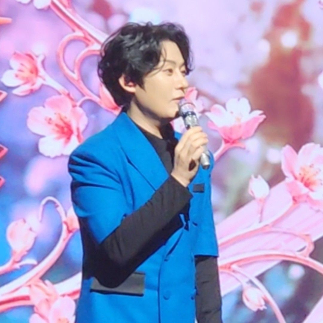 A moment captured by a fan of Kang Moonkyung