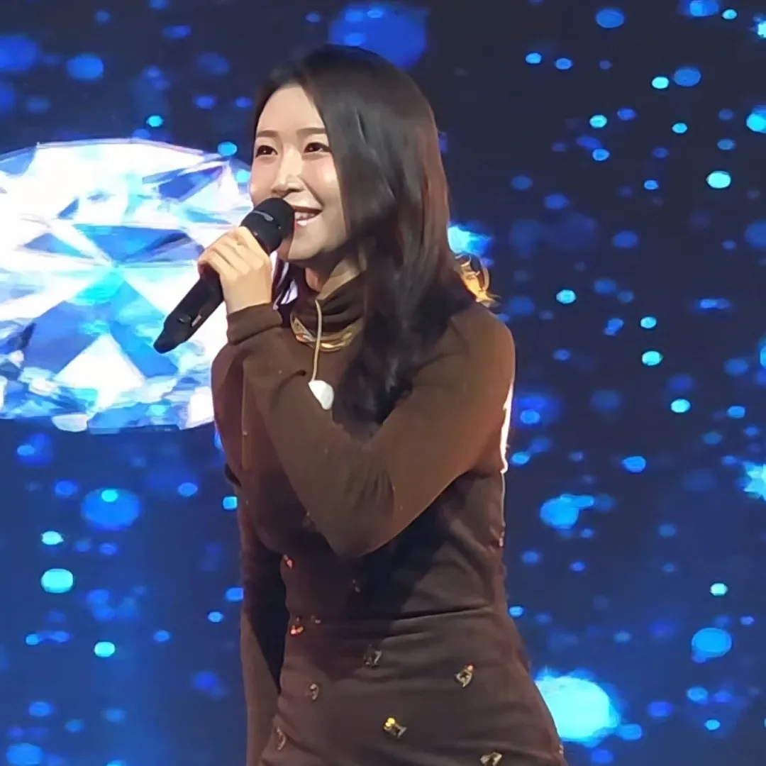 Behind-the-scenes cut of Lee Sona
