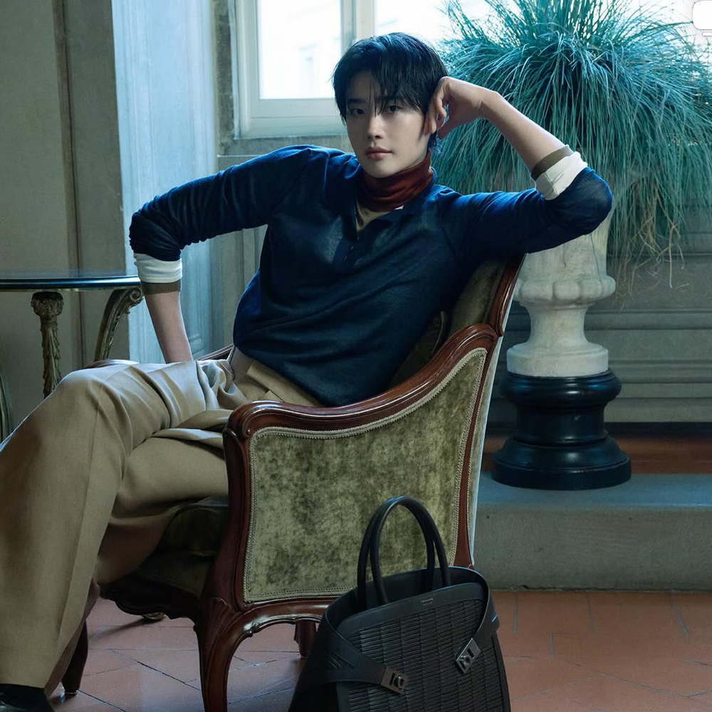 Behind-the-scenes cut of Lee Jongsuk