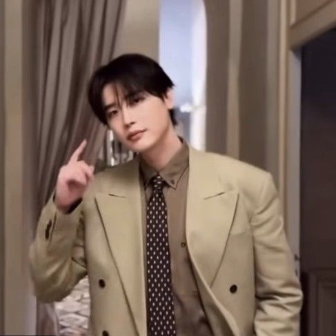 Recent activity shot of Lee Jongsuk