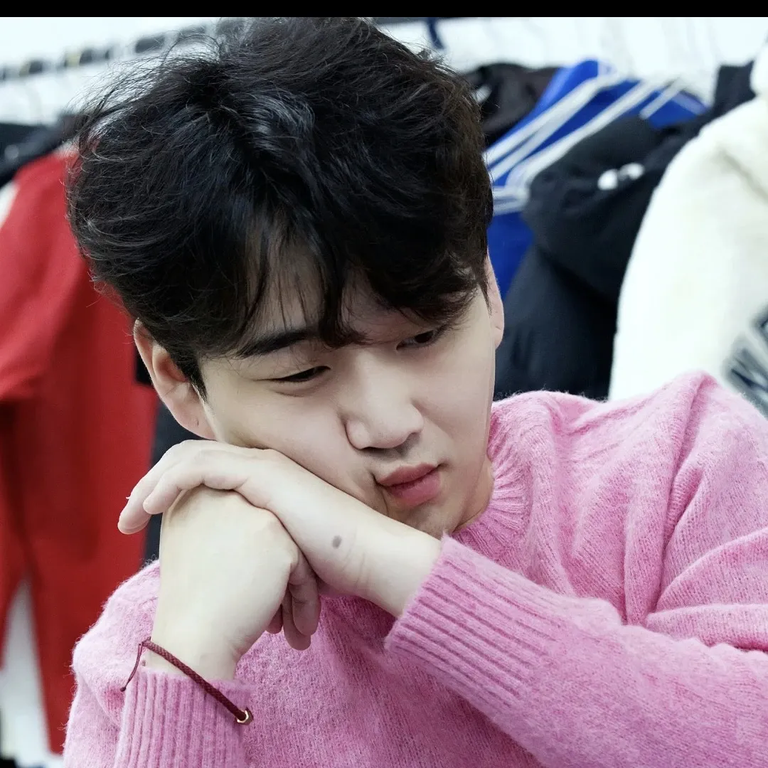 Behind-the-scenes cut of Hwang Youngwoong