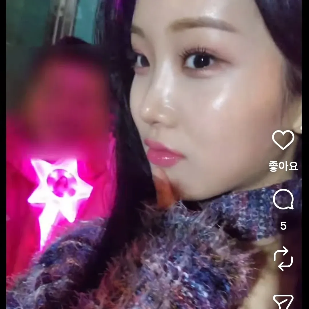 Recent activity shot of Kim Soyeon (2004)
