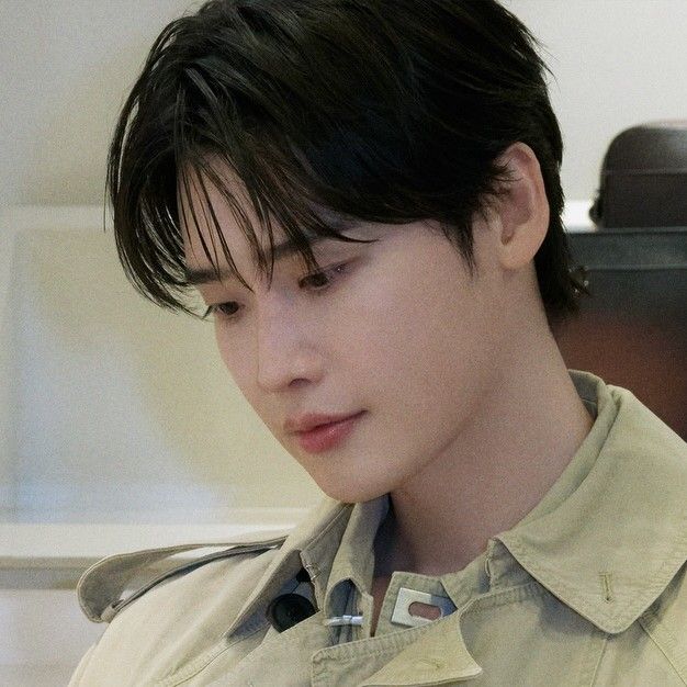 Latest photo of Lee Jongsuk