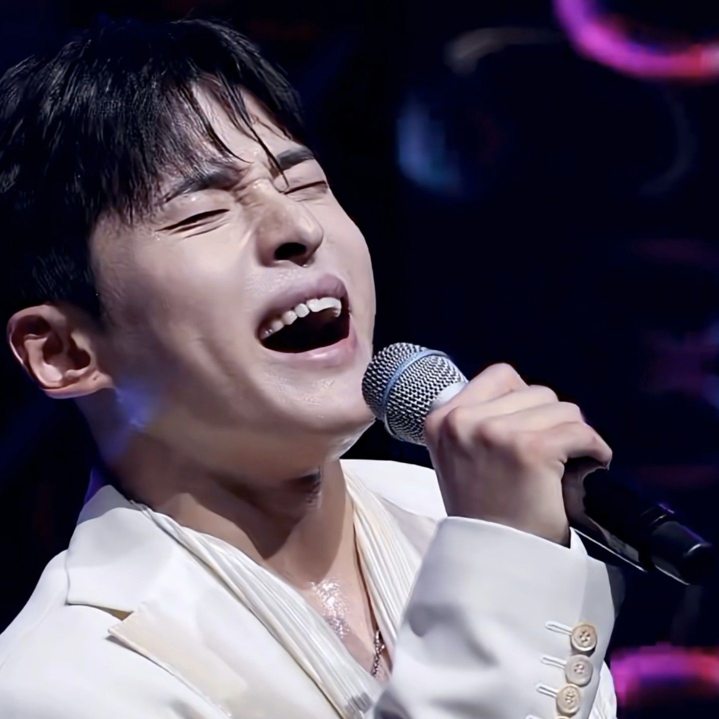 Behind-the-scenes cut of Seong Ri