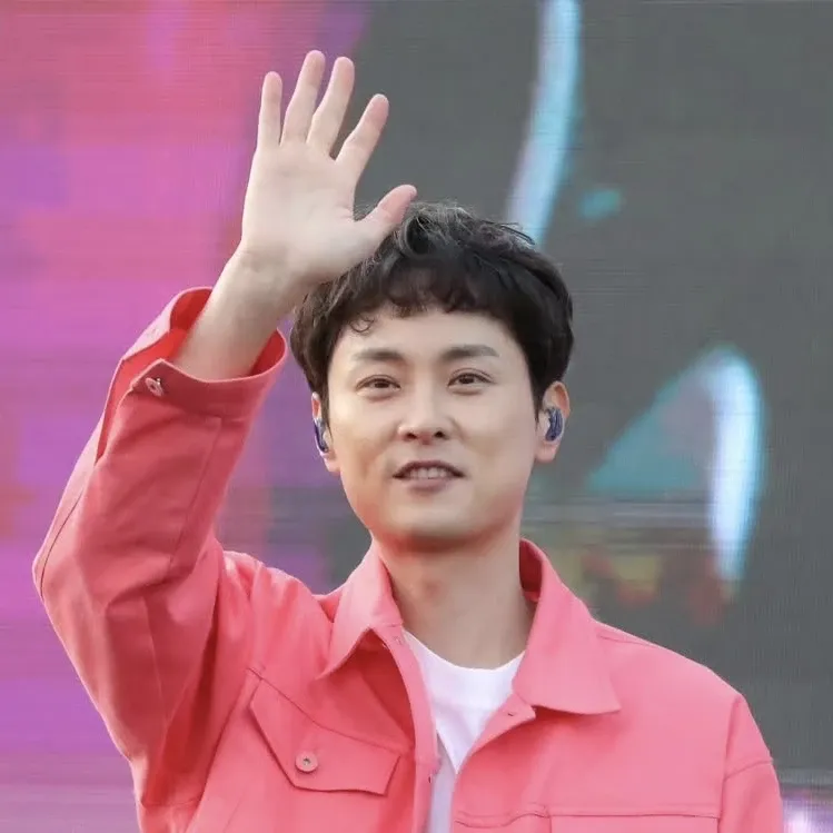Behind-the-scenes cut of Min Kyunghoon