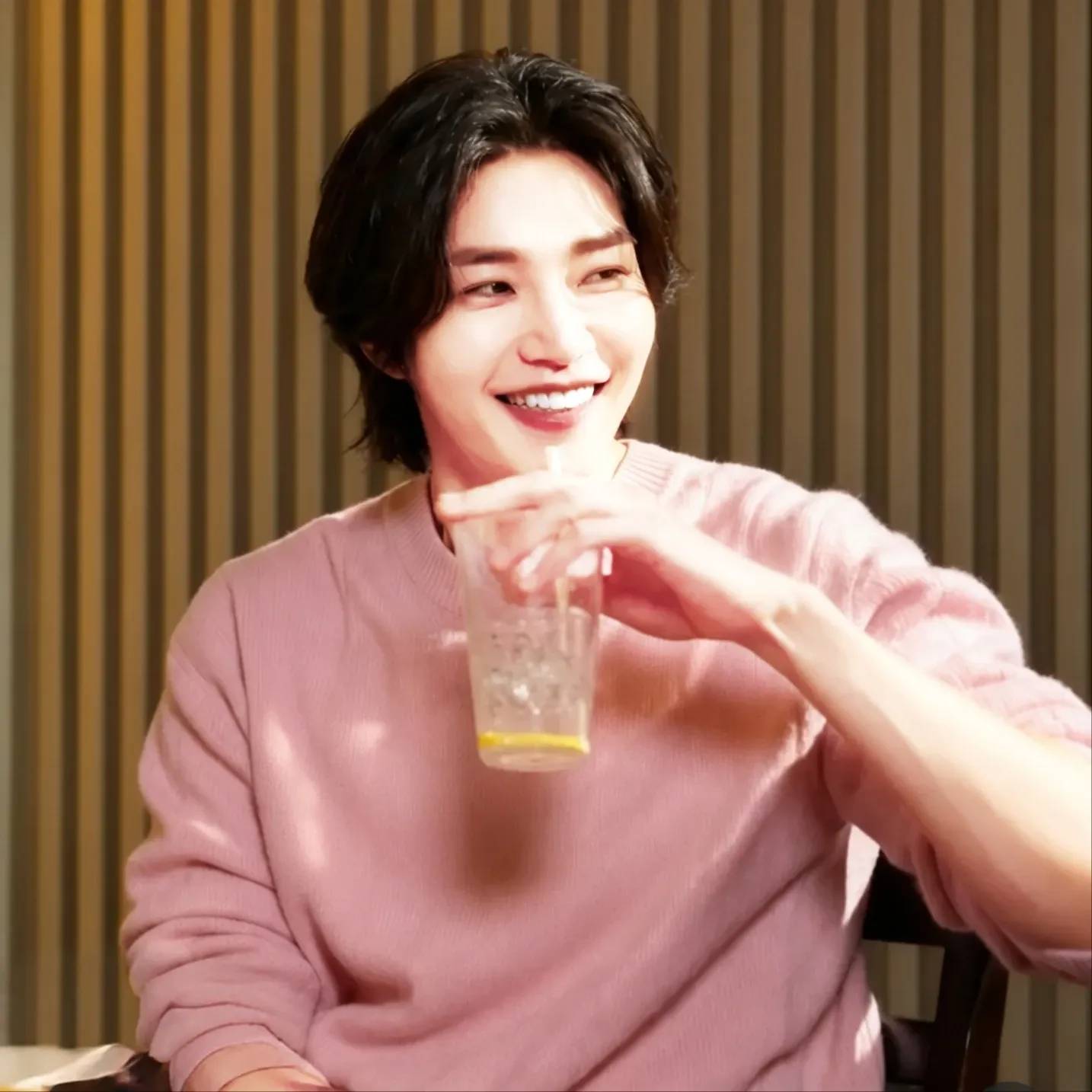 Behind-the-scenes cut of Kim Jaeyoung