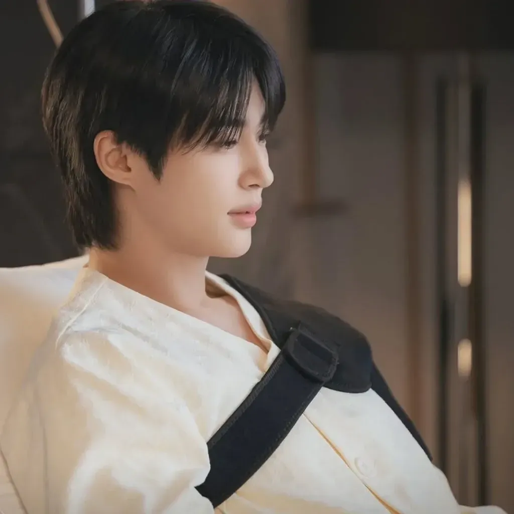 Behind-the-scenes cut of Byeon Wooseok