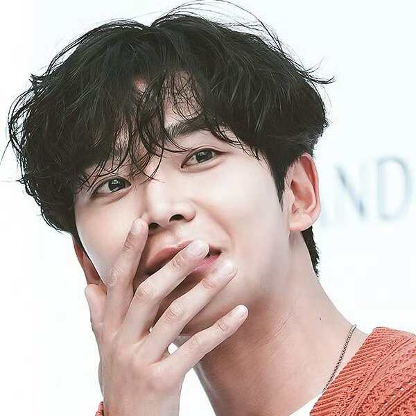Momen yang diabadikan oleh penggemar Rowoon