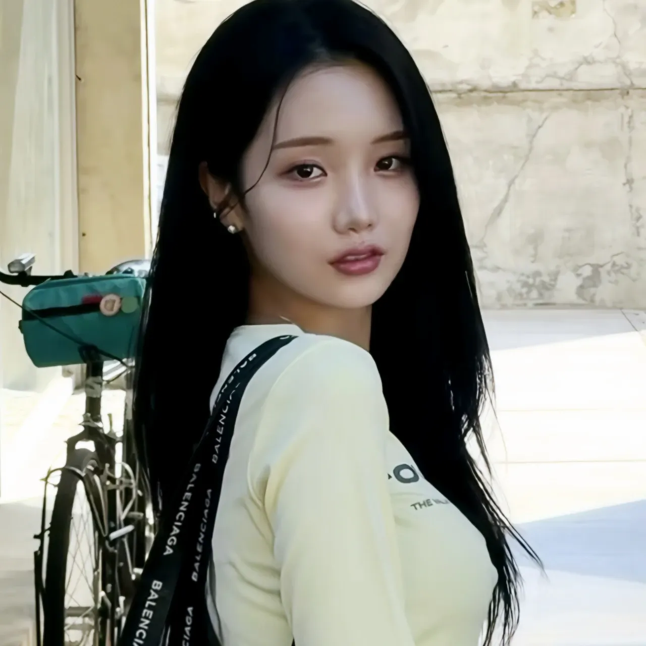 Behind-the-scenes cut of Kim Soyeon (2004)