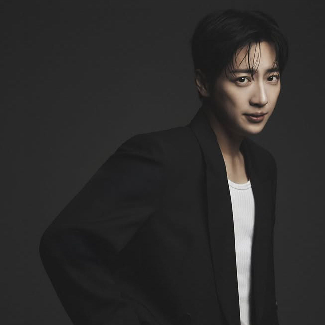 Behind-the-scenes cut of Lee Sangyeob