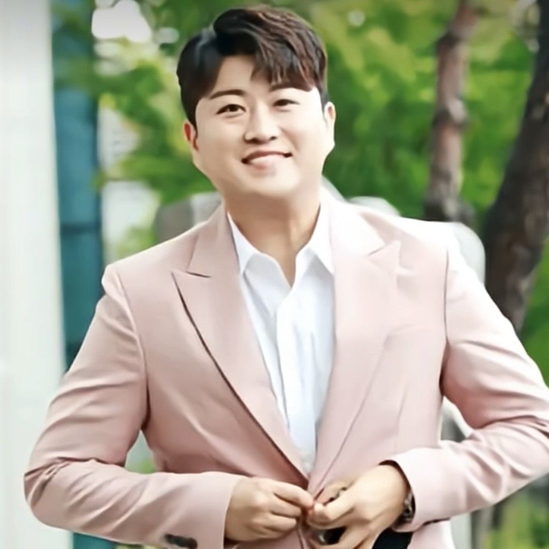 Behind-the-scenes cut of Kim Hojoong