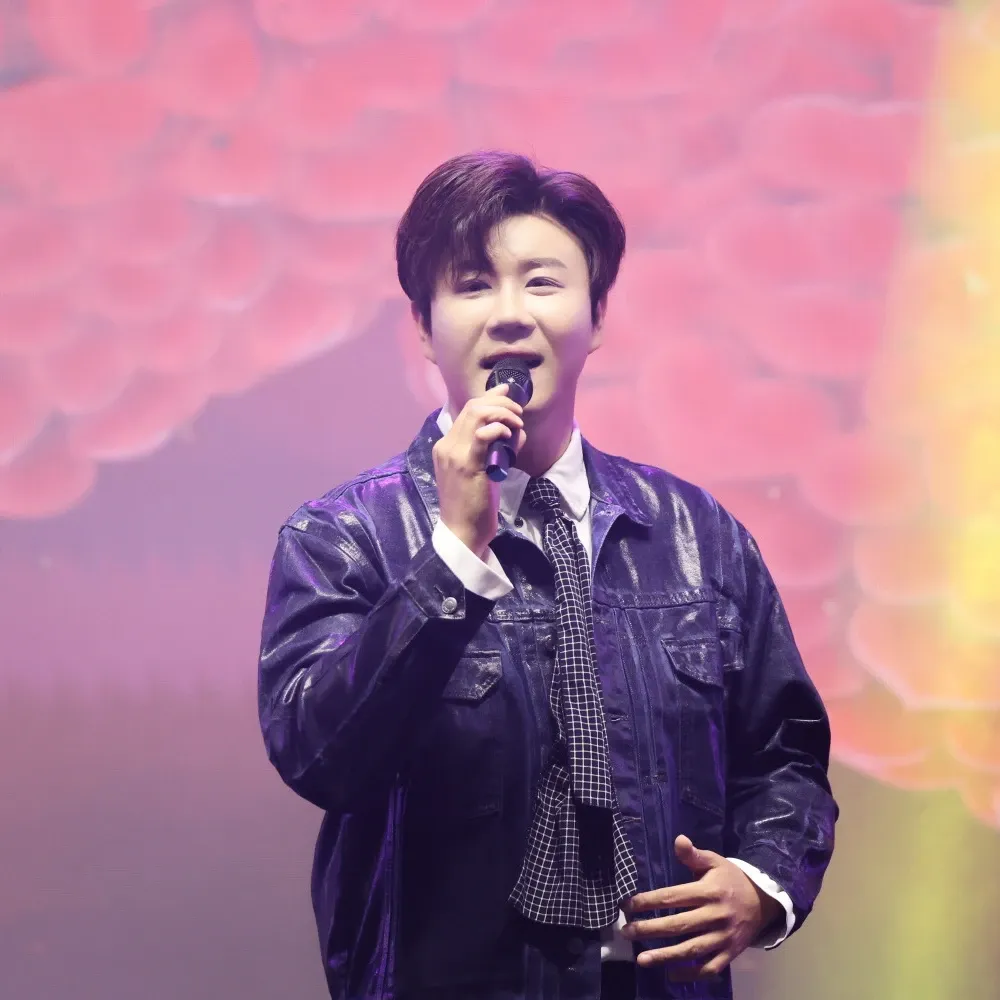 Behind-the-scenes cut of Jin Haesung